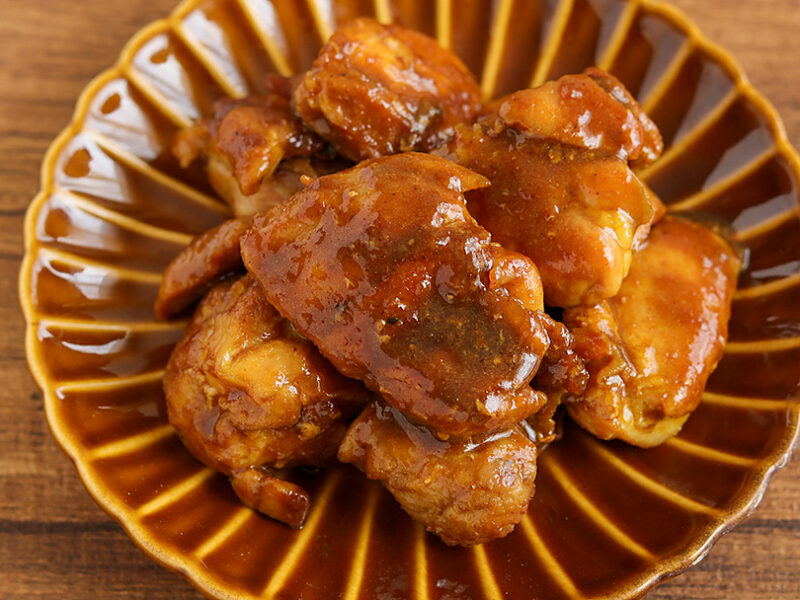 ジューシーな鶏肉にスパイシーな甘辛味