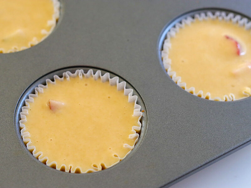 型に生地を流す