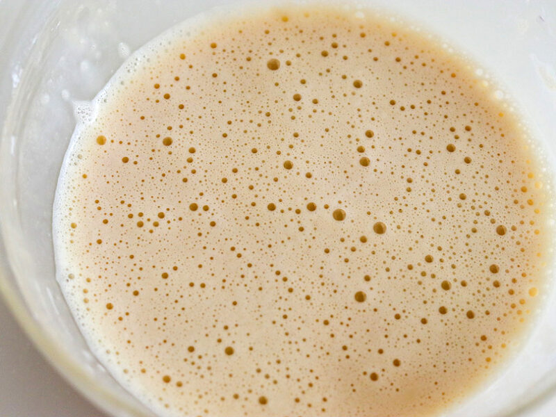 米粉、牛乳を加える