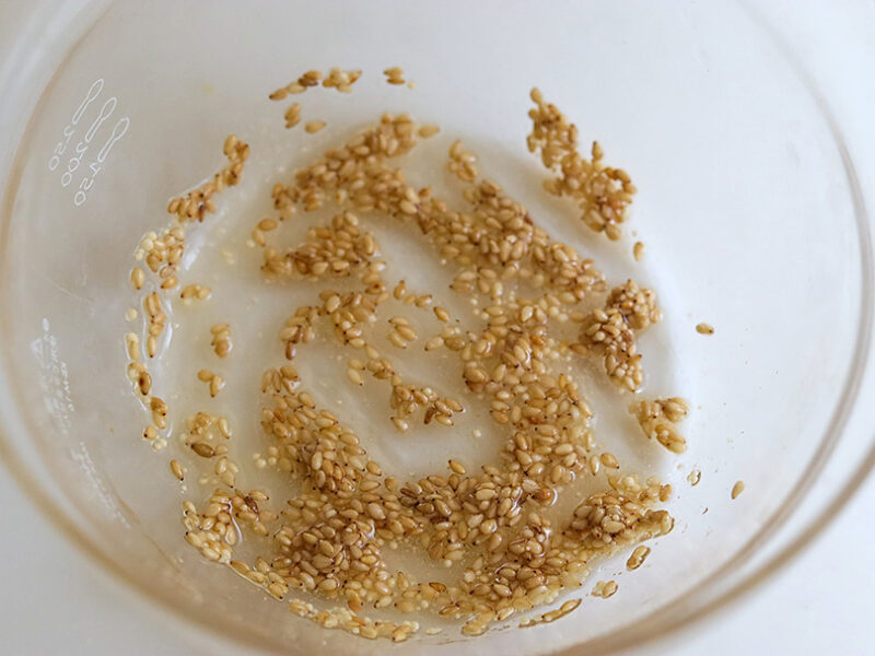 スープの素、ごま油、白いりごま、塩