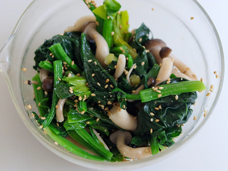 ほうれん草、しめじを和える
