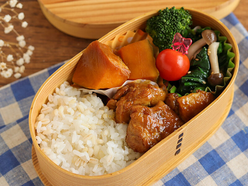 ごはんやおかずは、きちんと冷ましてから詰める